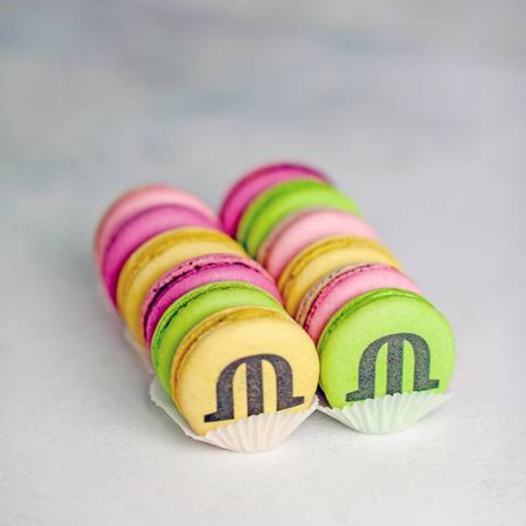 Брендированные макаронс