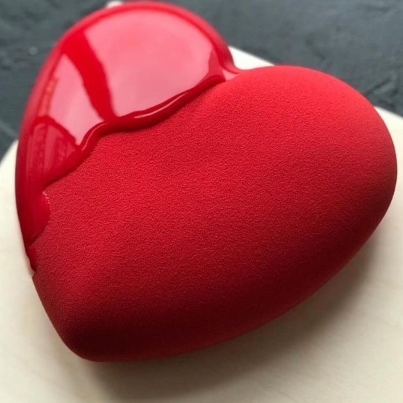 Торт Красное бархатное сердце на заказ