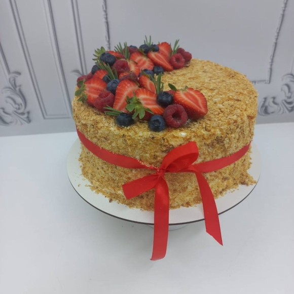Торт Наполеон с ягодами на заказ
